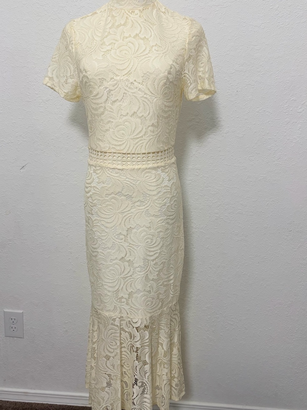 bebe Cream Lace Maxi Dress with Short Sleeves